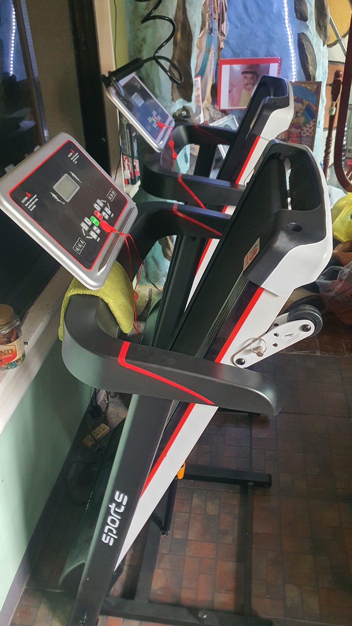 Fitness treadmill foldable multi-functional 12speed adjustable LED display - Image 3