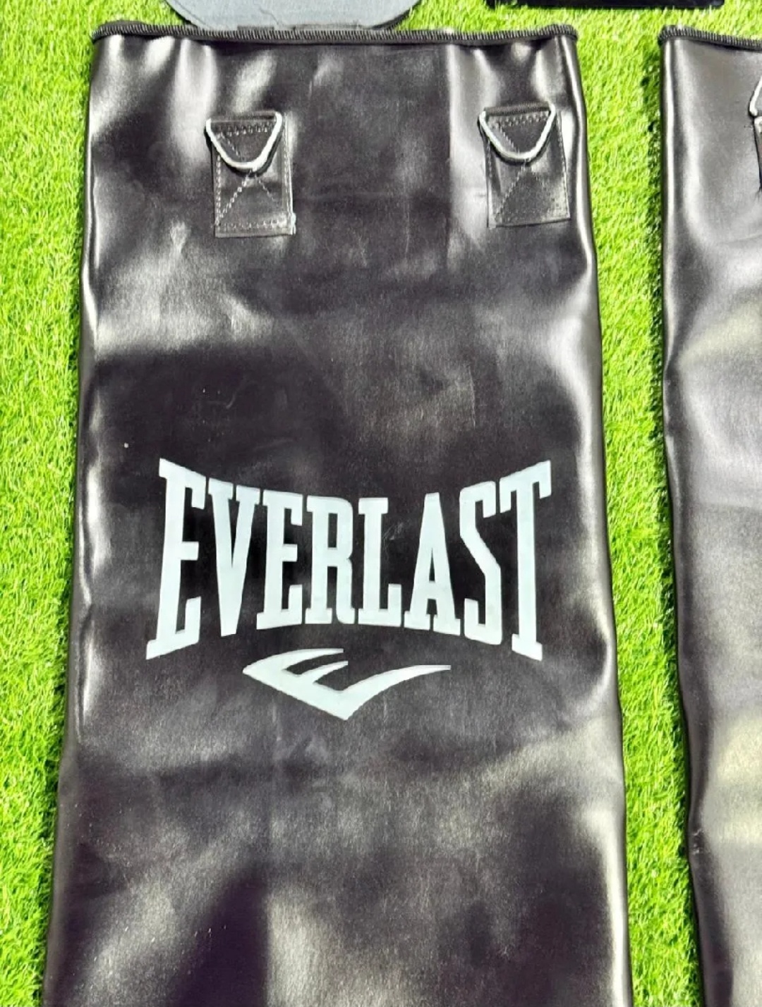 everlast boxing punching bag (unfilled) with hanging chain in premium quality ( 2 to 6 feet ) everlast boxing punching bag (unfilled) with hanging chain in premium quality ( 2 to 6 feet )